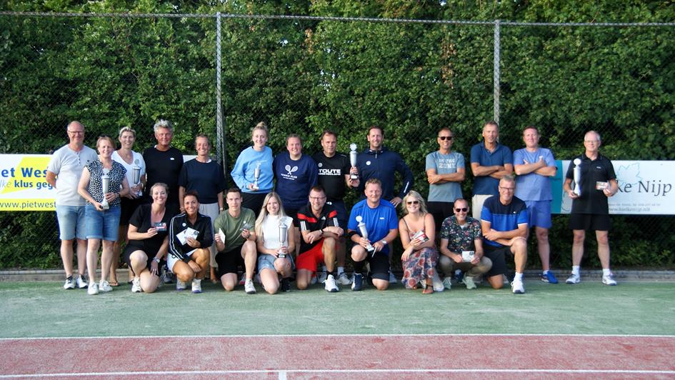 Clubkampioenen Tennis 2025.JPG