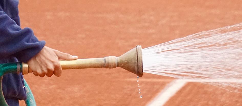 tennisbaan-sproeien_49213162852_o.jpg