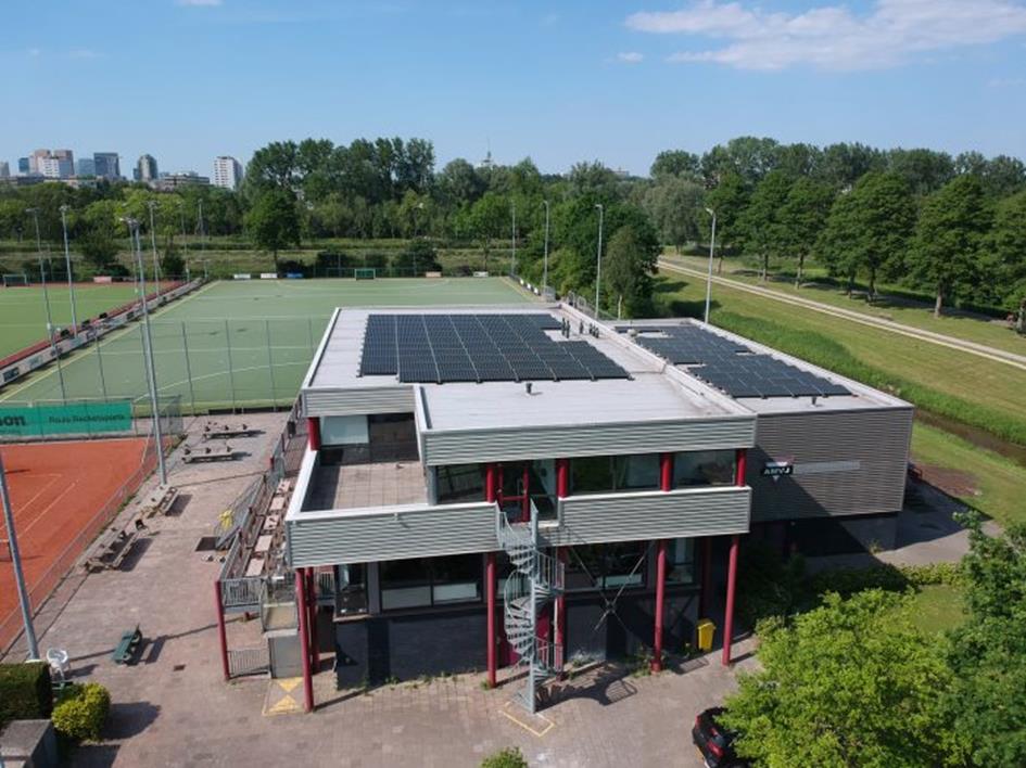 AMVJ Hockeyveld.jpg
