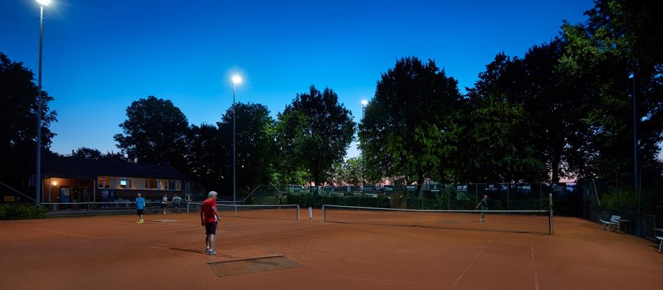 tennisbaan-verlicht-2.jpg