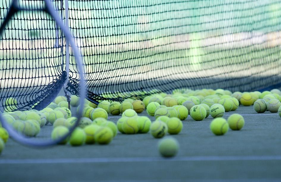 tennis-2100437_1280.jpg