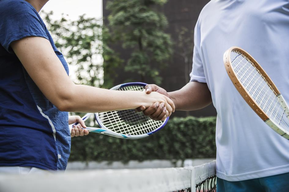 tennis-players-shaking-hands-after-good-match.jpg