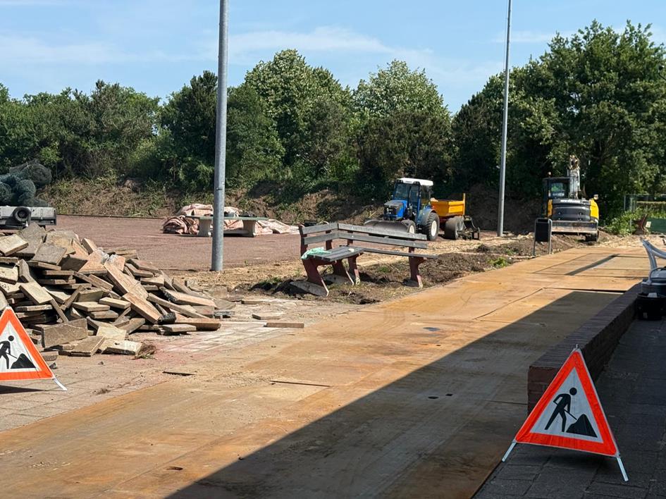 Aanleg nieuwe padelbanen en tennisbaan.jpeg