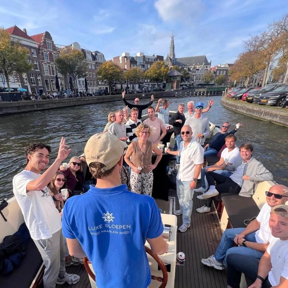 Clubkampioenen in de sloep.jpg