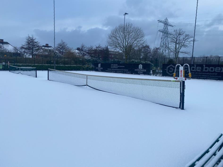 sneeuw tennisbaan.jpeg