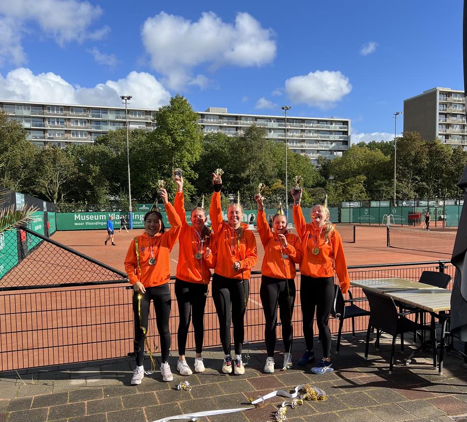 Kampioenschap meiden 2e klasse 13 tm 17_2.jpg