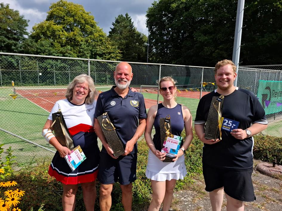 4. winnaars heidetoernooi.JPG