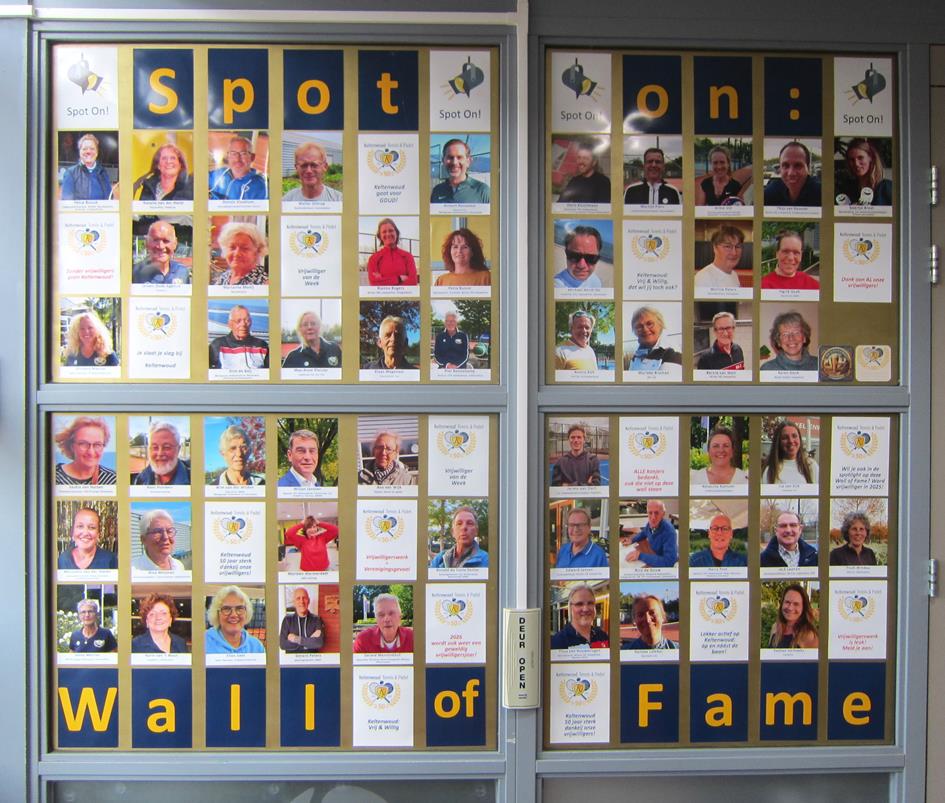 Keltenwoud-Nieuwsflits-2025-#30-4-Wall of Fame met Spot On vrijwilligers -18dec2025 foto Nico de Gouw.JPG
