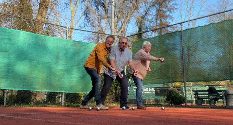 Jeu de boules1-panorama.jpg