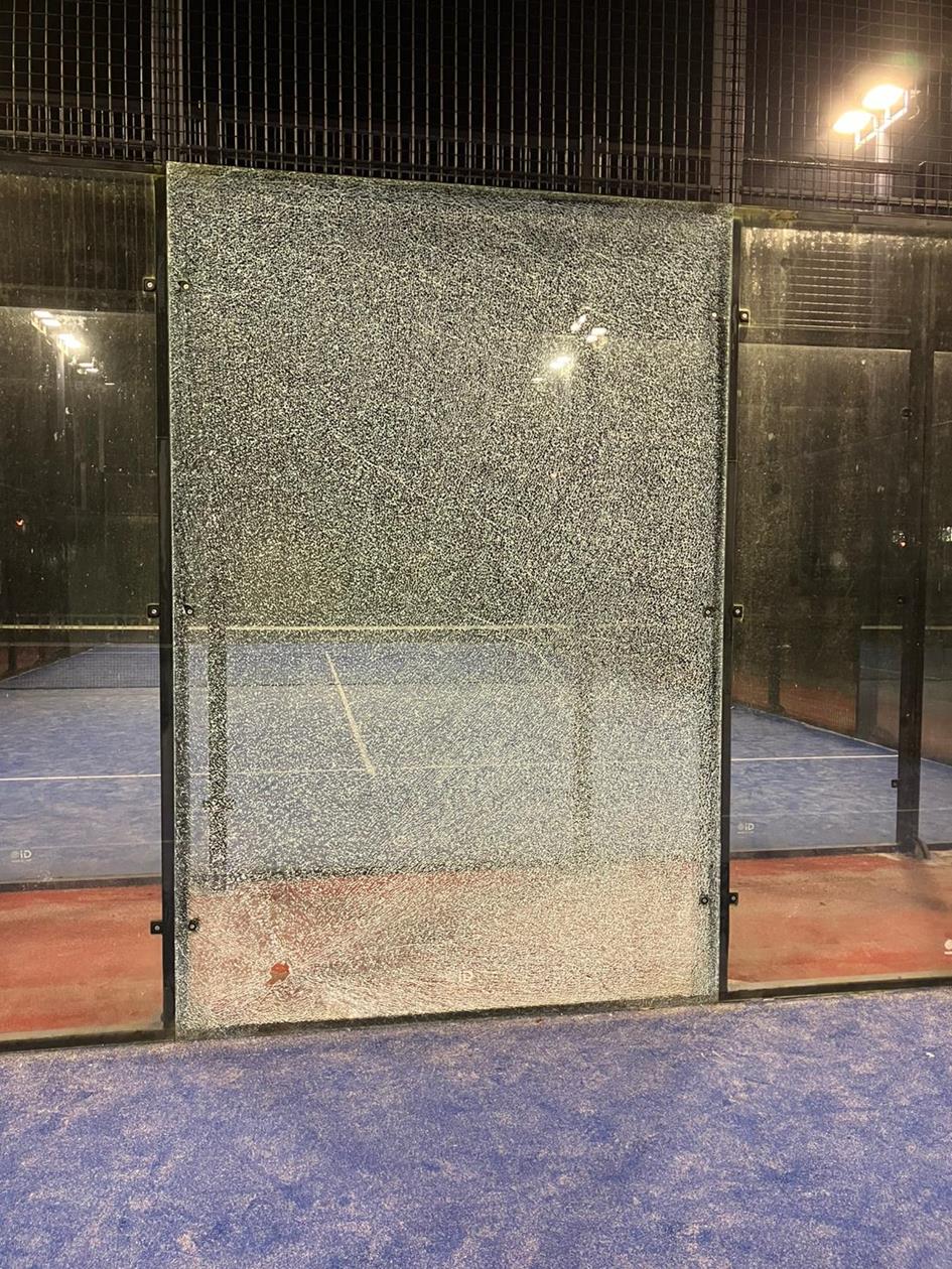 Defecte ruit padelbaan 4B.jpg