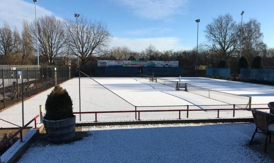 Tennisbaan-sneeuw-Winter-4.jpg