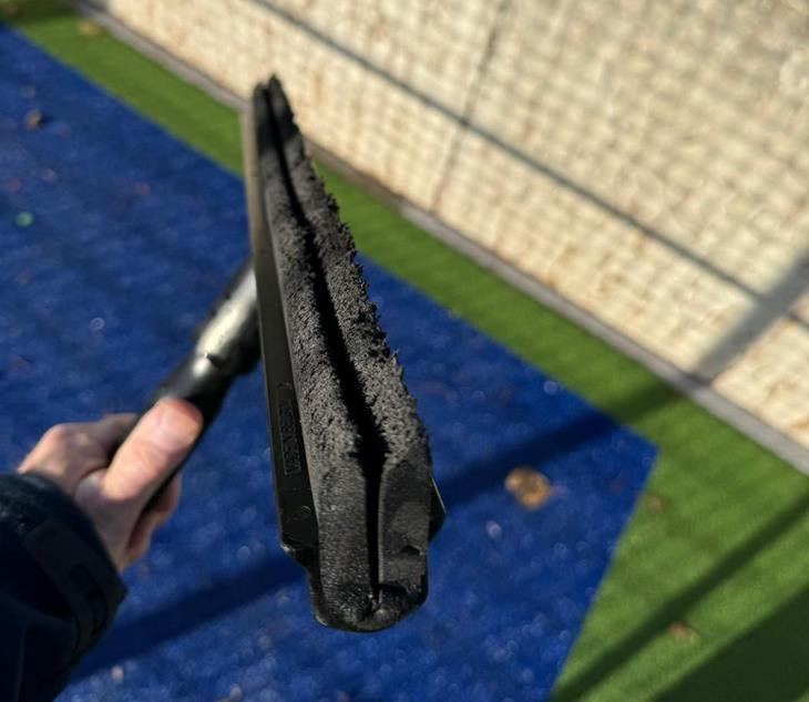 Bezem blaadjes Padelbanen.png