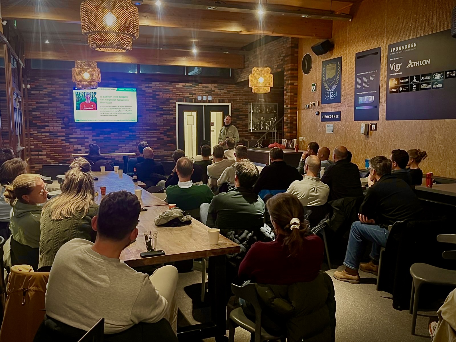 Coachavond druk bezocht door 50 zaalcoaches!