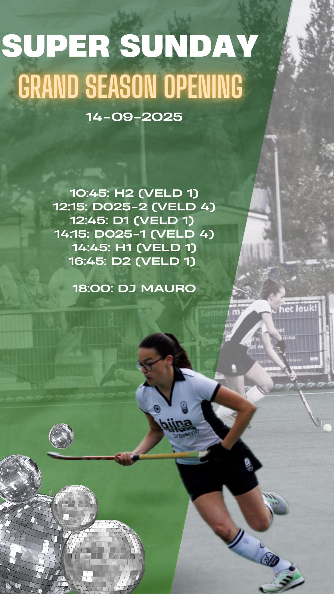 Hockey duel op een waterveld 