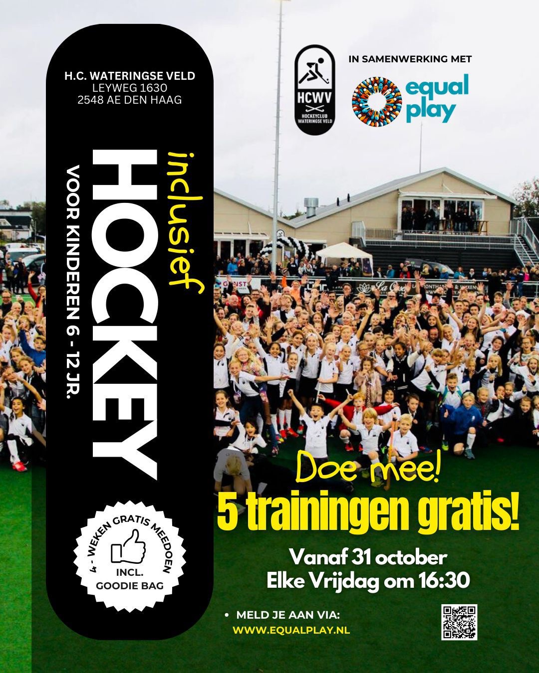 Hockey duel op een waterveld 