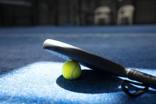 paddle-tennis-palette-ball-floor.jpg
