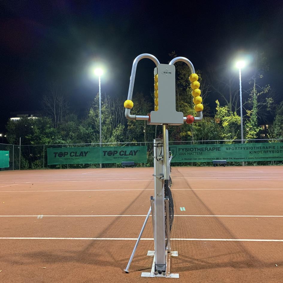 Tennisbaan-verlicht-met-led-verlichting.jpeg