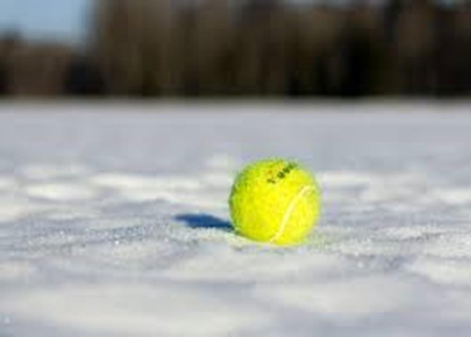 sneeuw tennisbal.jpg