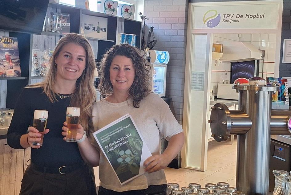 Foto samenwerkingsovereenkomst met Heineken.jpg