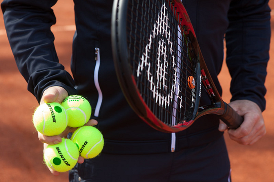 Trainer met vier ballen en racket 600x400.png