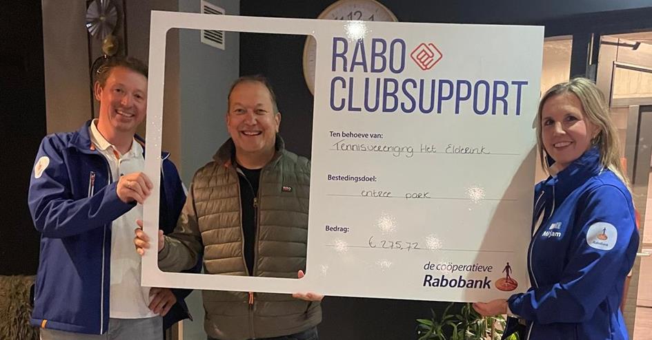 Foto cheque Rabo Clubsupport 2024 DW.jpg