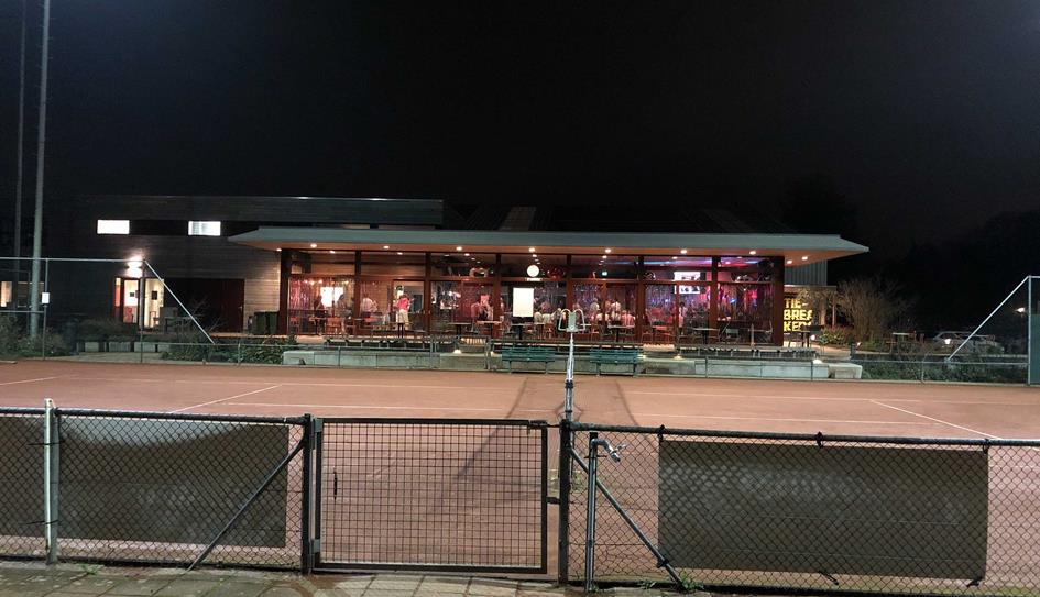 Lustrum 30 van buiten kl.jpg