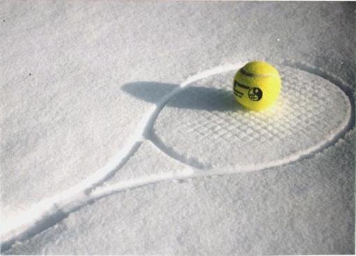 racketafdruk in de sneeuw.jpg