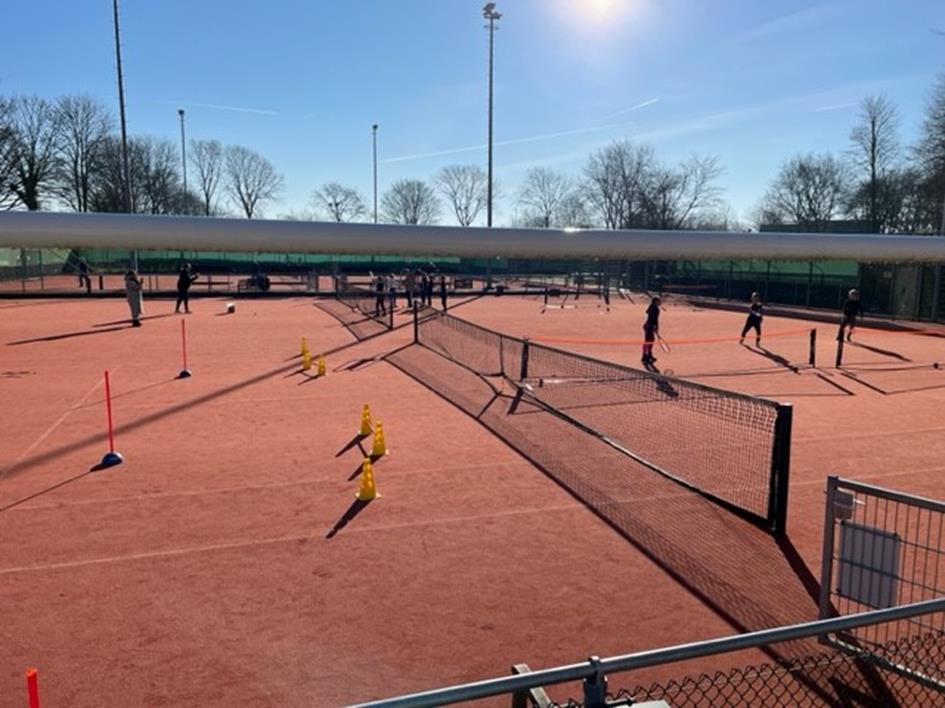 schooltennis 2023.jpg