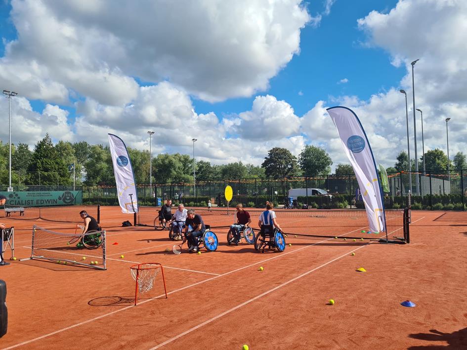 rolstoeltennis open dag.jpg