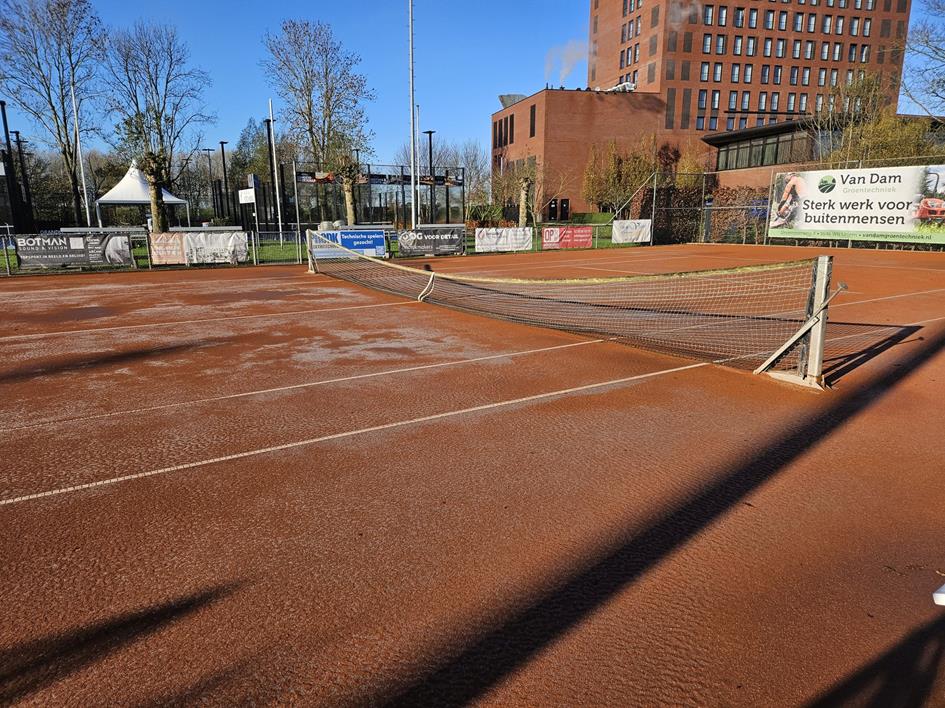 NET OMLAAG - GEEN TENNIS.jpg