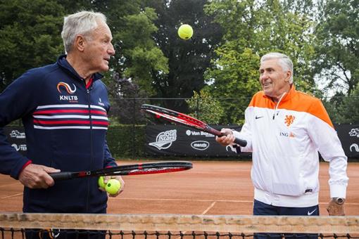 de-veteranen-swart-en-okker-moeten-ouderen-aan-het-tennissen-houden.jpg