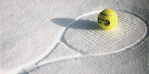 tennisracket-in-sneeuw.jpg