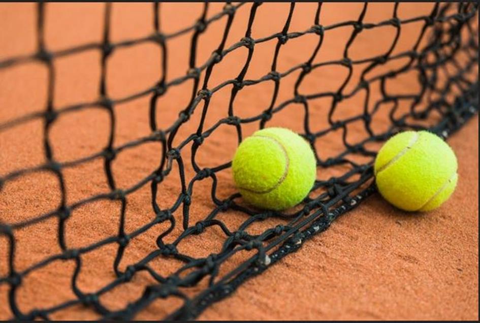 Tennisballen bij net.jpg