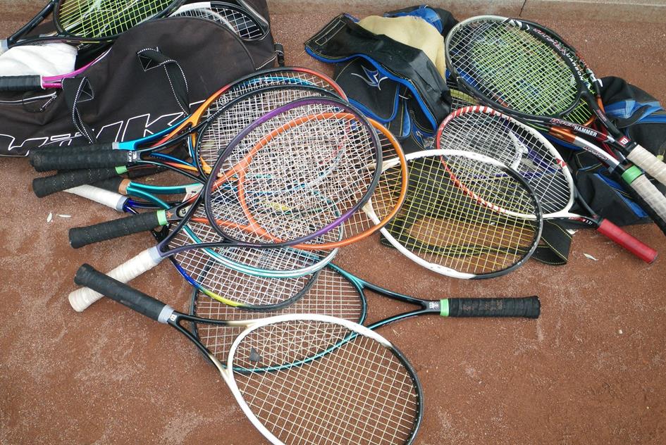 tennis-racket-597505_1920.jpg